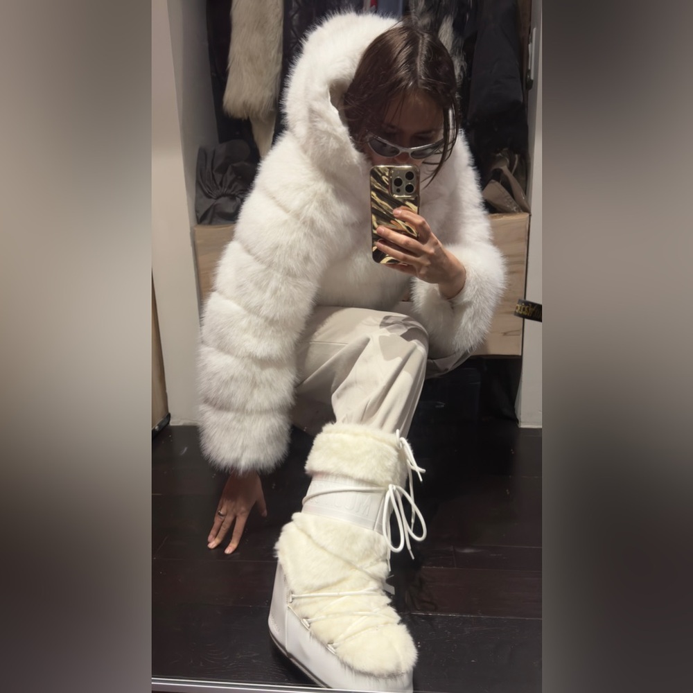 New Furry Moon boots. Jacket on sale, new.
Trendy, comfy, fancy winter shoes.